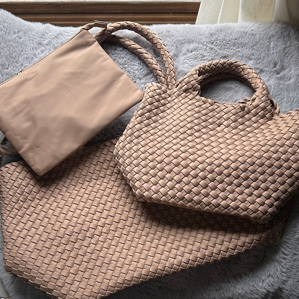 BCBG Elegant Tan Woven Women's Bag Set